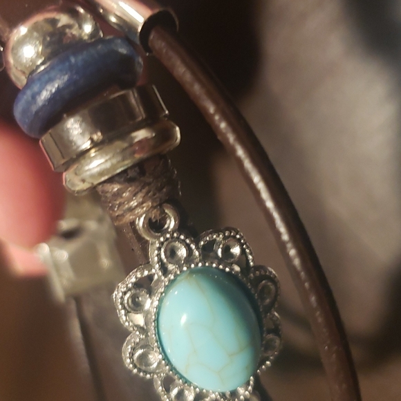 1 left Brown faux leather multi layered bracelet - Picture 5 of 8